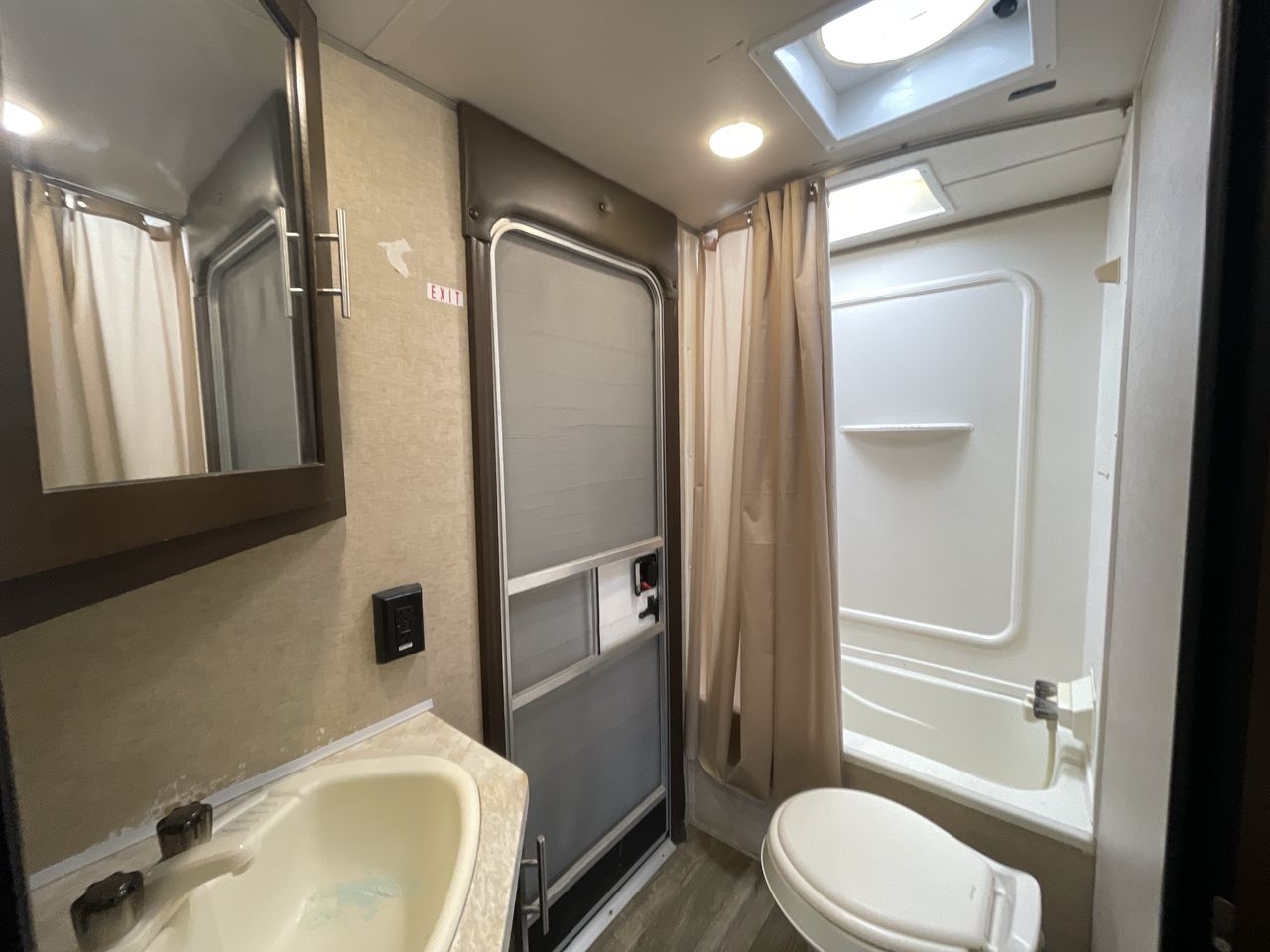 2017 FOREST RIVER CHEROKEE GRAY WOLF 2