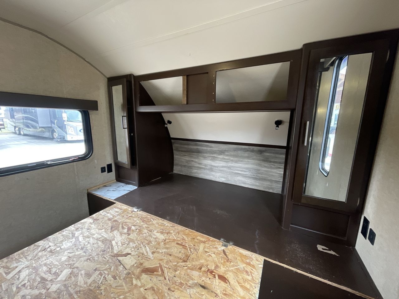 2017 FOREST RIVER CHEROKEE GRAY WOLF 2