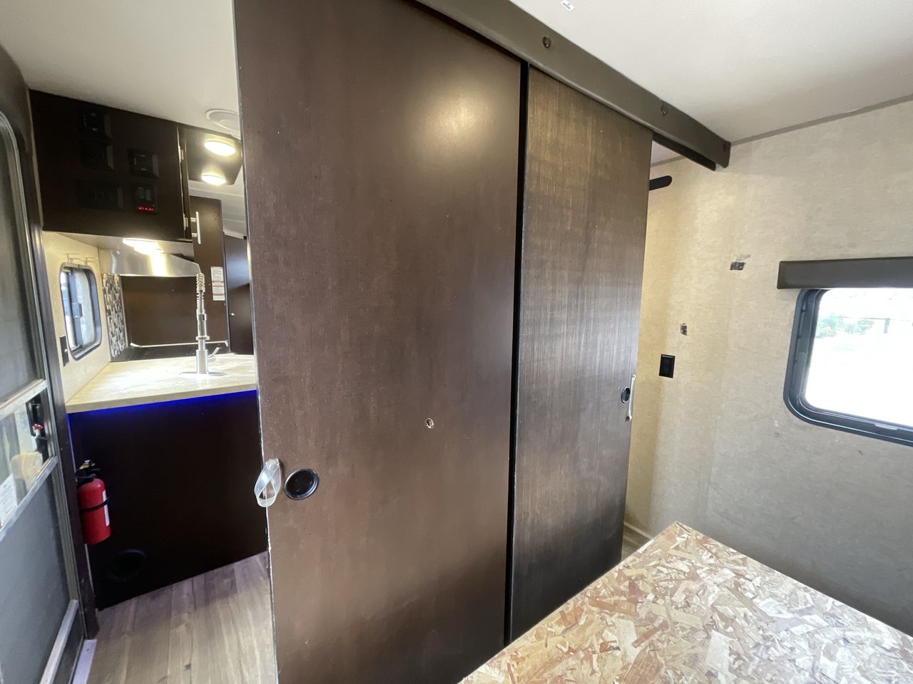 2017 FOREST RIVER CHEROKEE GRAY WOLF 2