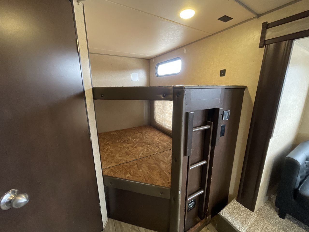 2017 FOREST RIVER CHEROKEE GRAY WOLF 2