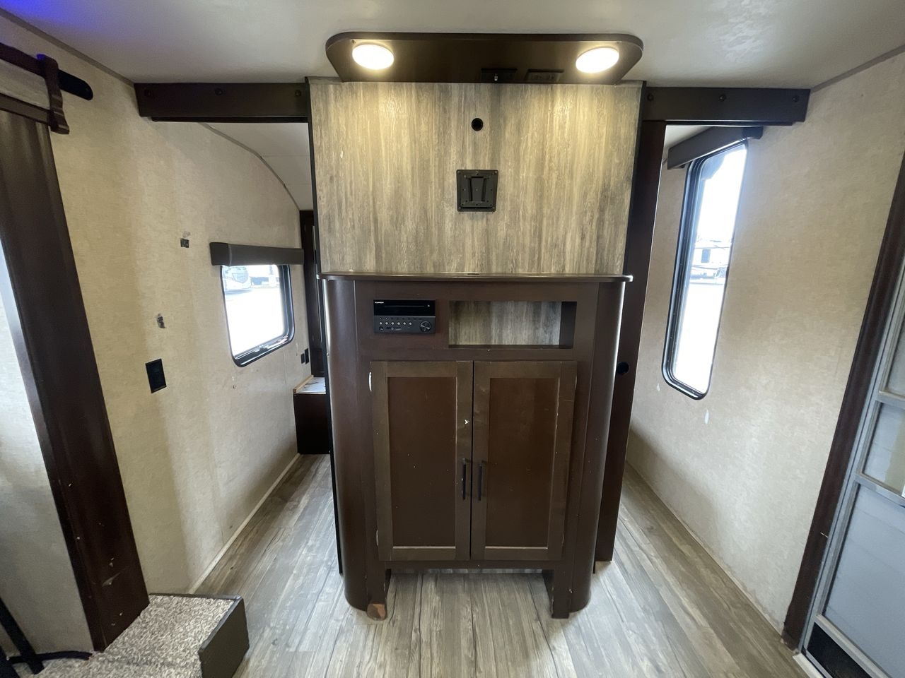 2017 FOREST RIVER CHEROKEE GRAY WOLF 2