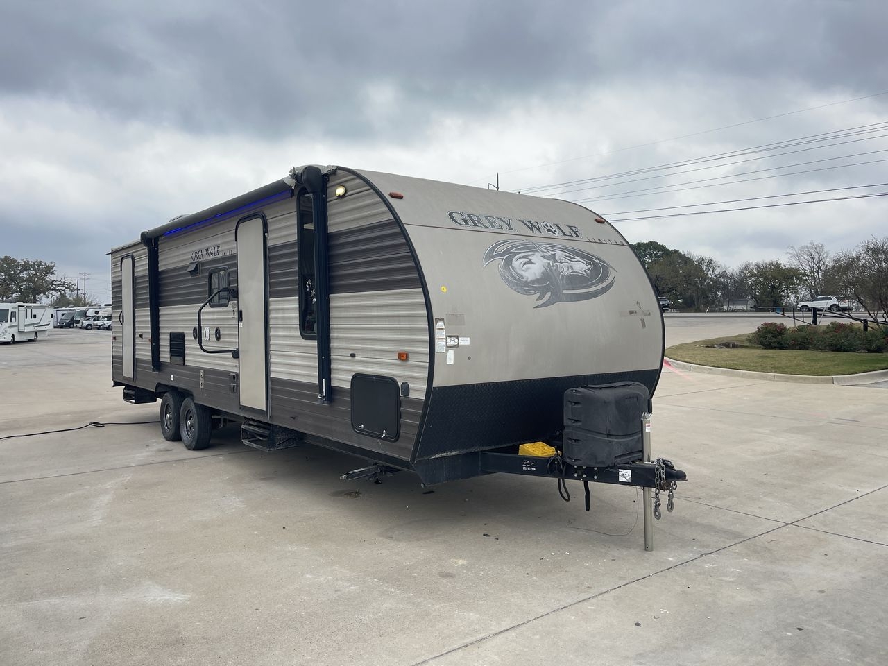 2017 FOREST RIVER CHEROKEE GRAY WOLF 2