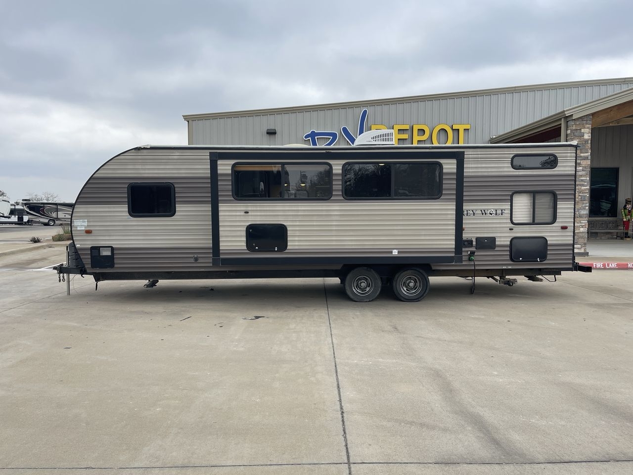 2017 FOREST RIVER CHEROKEE GRAY WOLF 2