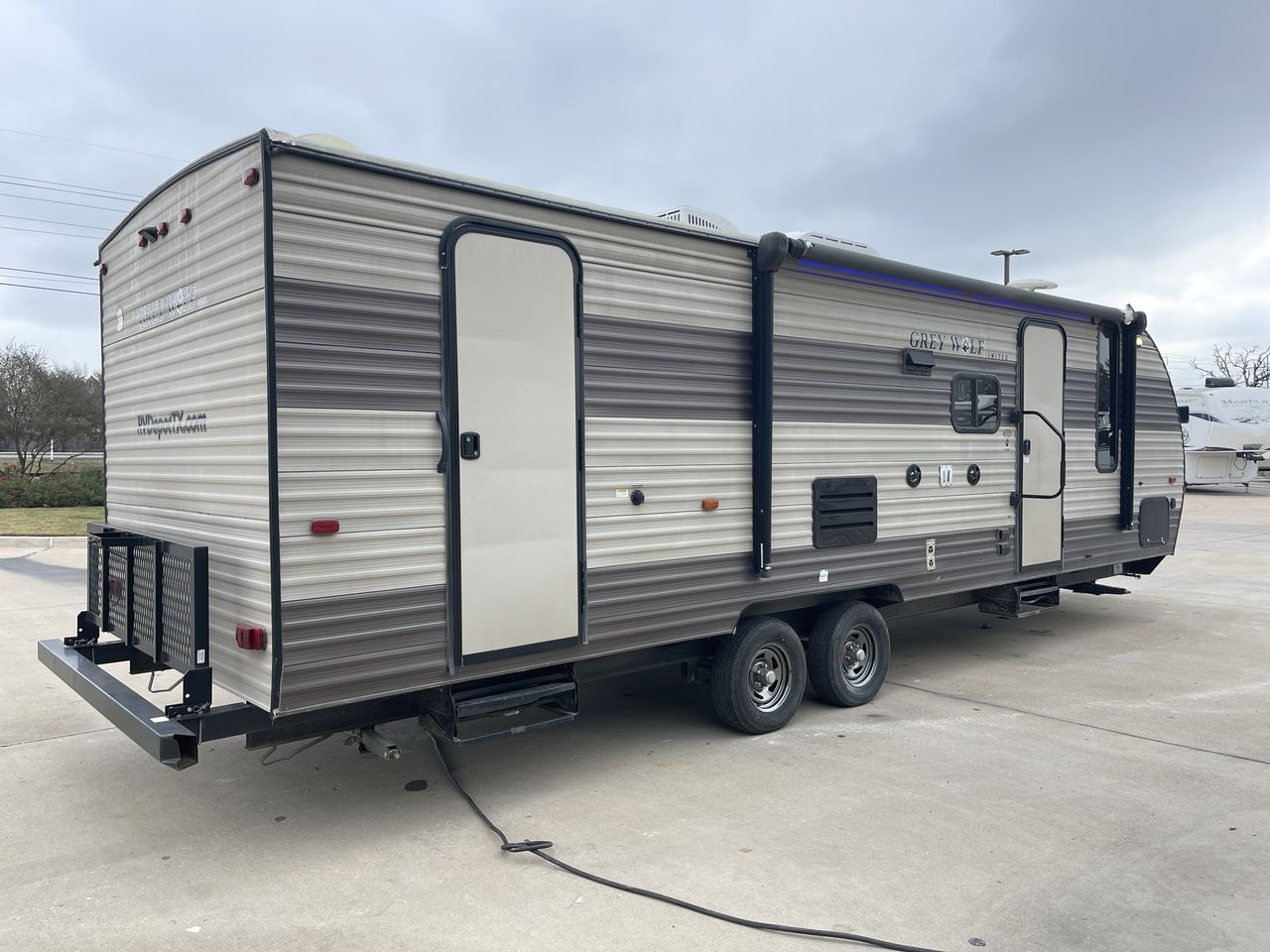 2017 FOREST RIVER CHEROKEE GRAY WOLF 2