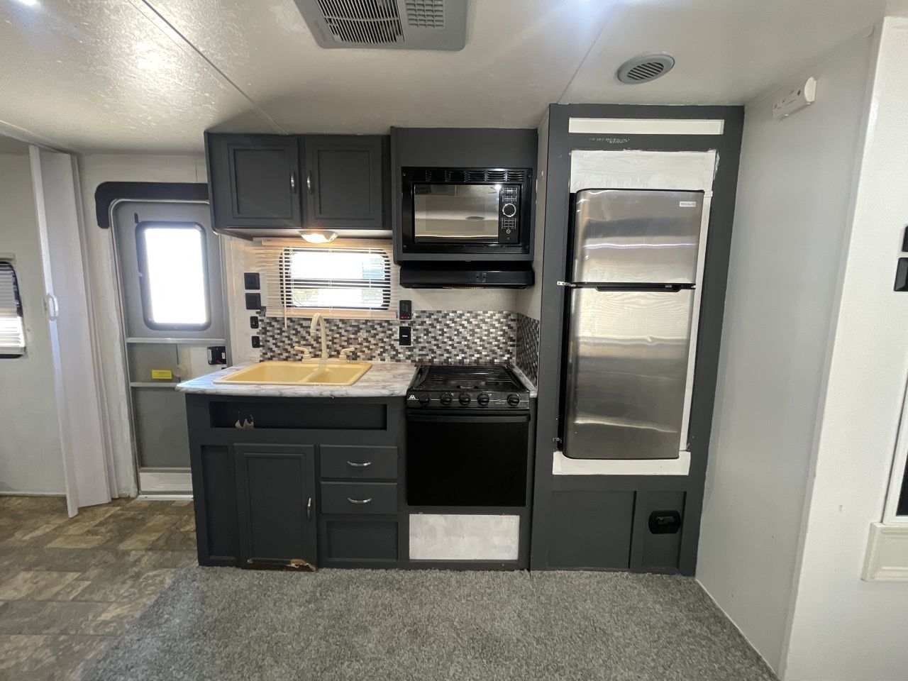 2016 PALOMINO PUMA 30DBSC