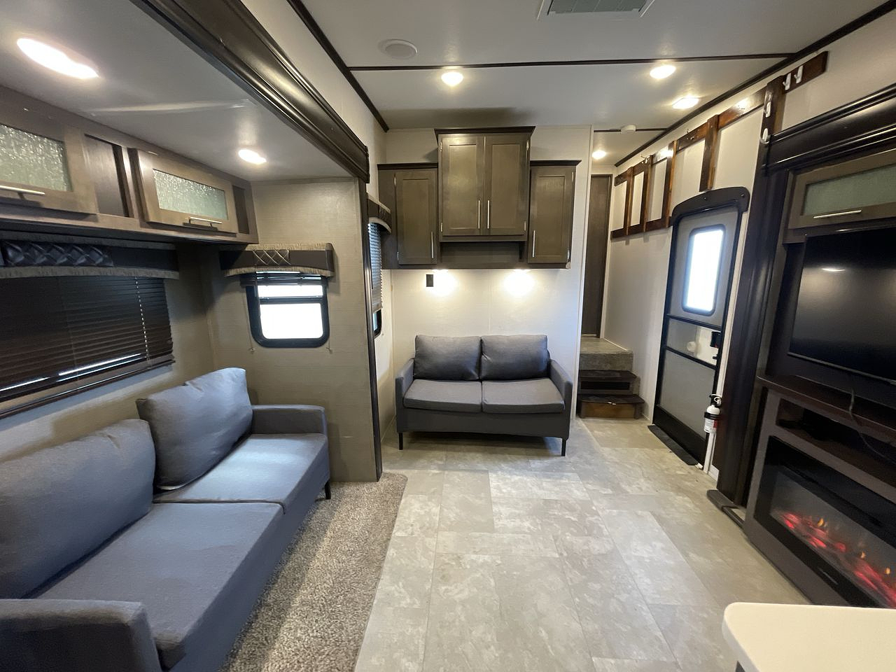 2018 CROSSROADS RV CRUISER AIRE 28RD