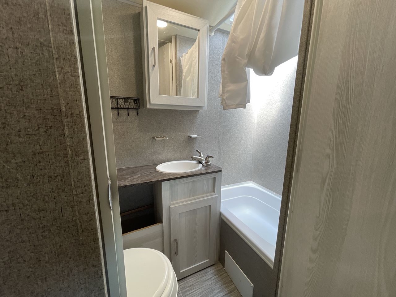 2019 FOREST RIVER FLAGSTAFF E-PRO 16BH