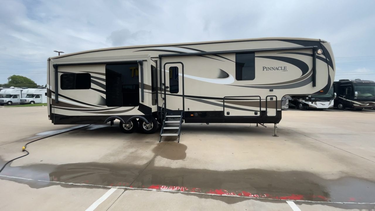 2016 JAYCO PINNACLE 37