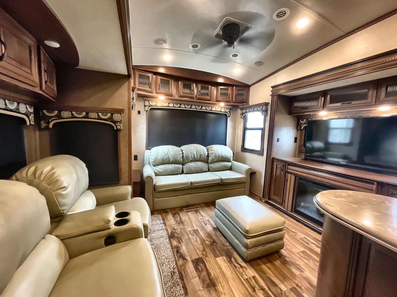 2016 JAYCO PINNACLE 37