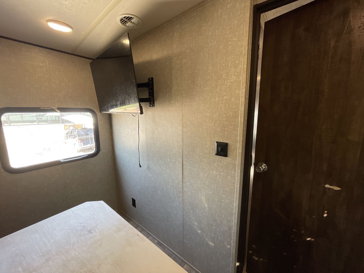 2018 FOREST RIVER VIBE 313BHS