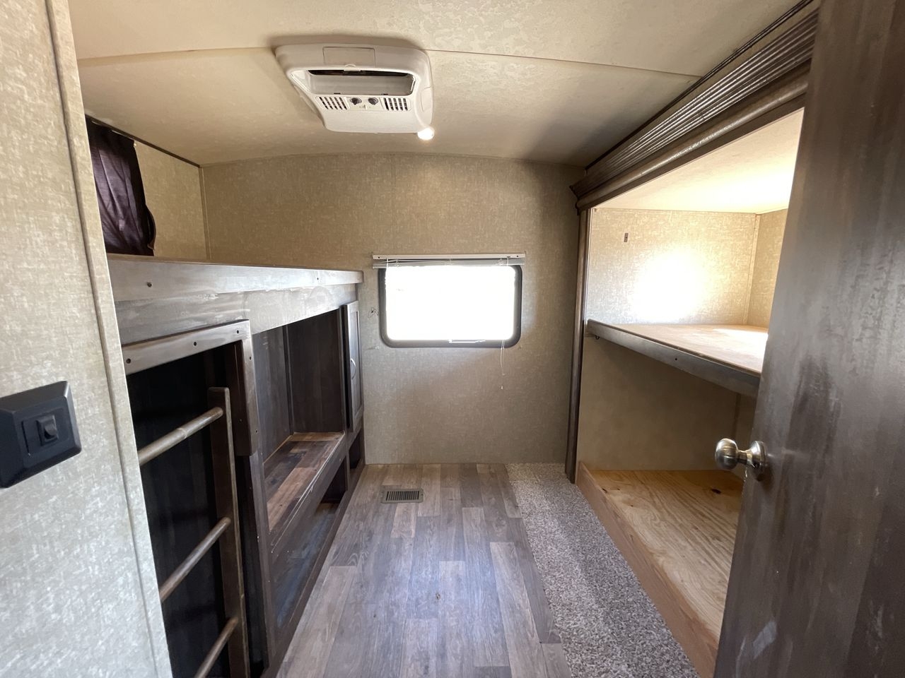 2018 FOREST RIVER VIBE 313BHS