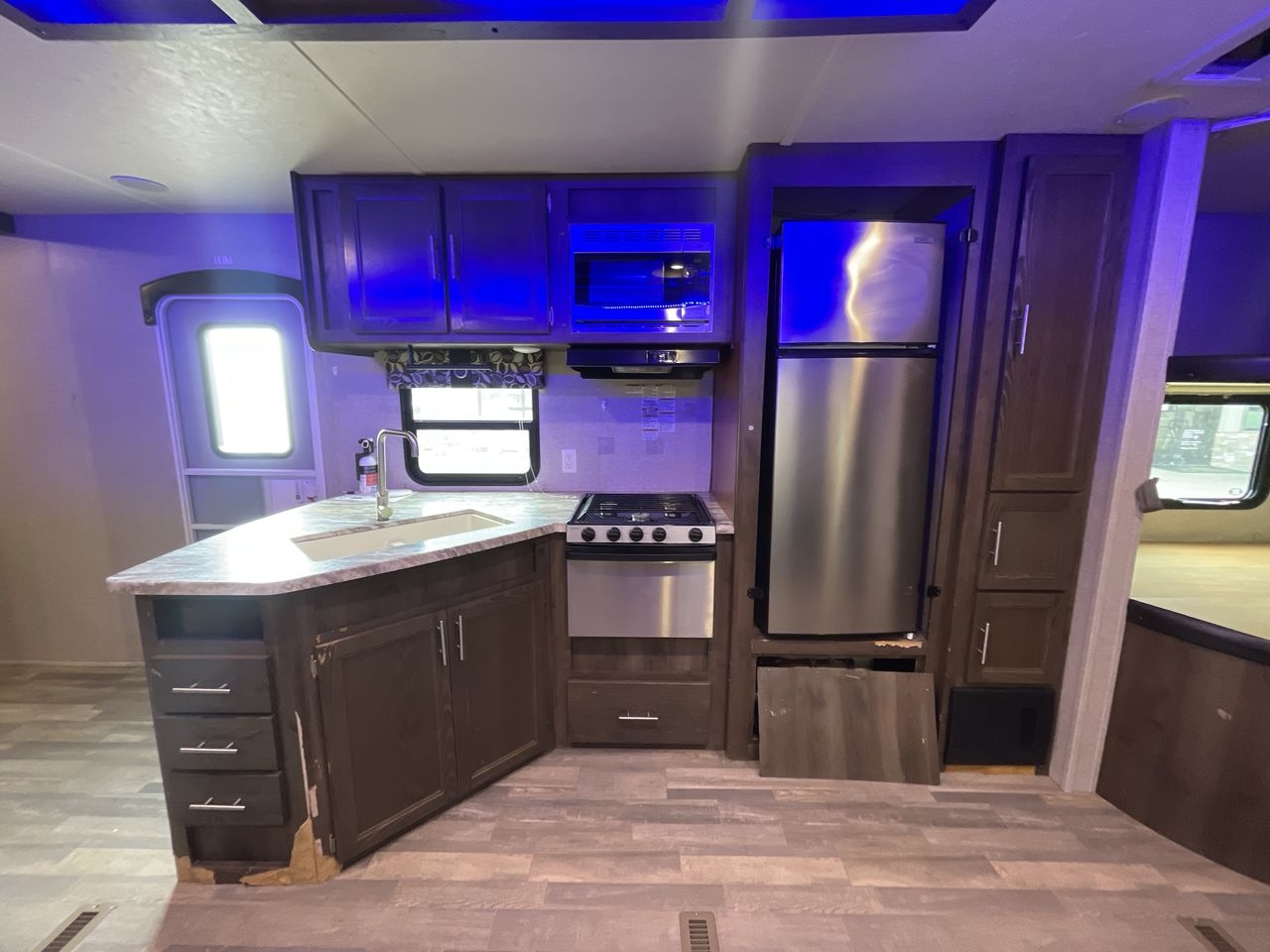 2019 FOREST RIVER SHASTA 27BH