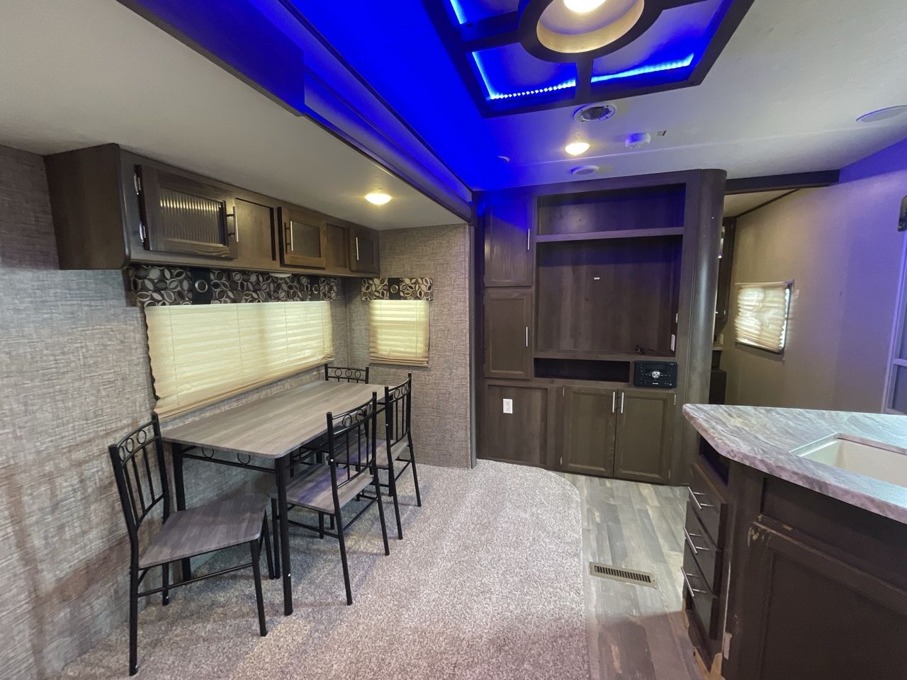 2019 FOREST RIVER SHASTA 27BH