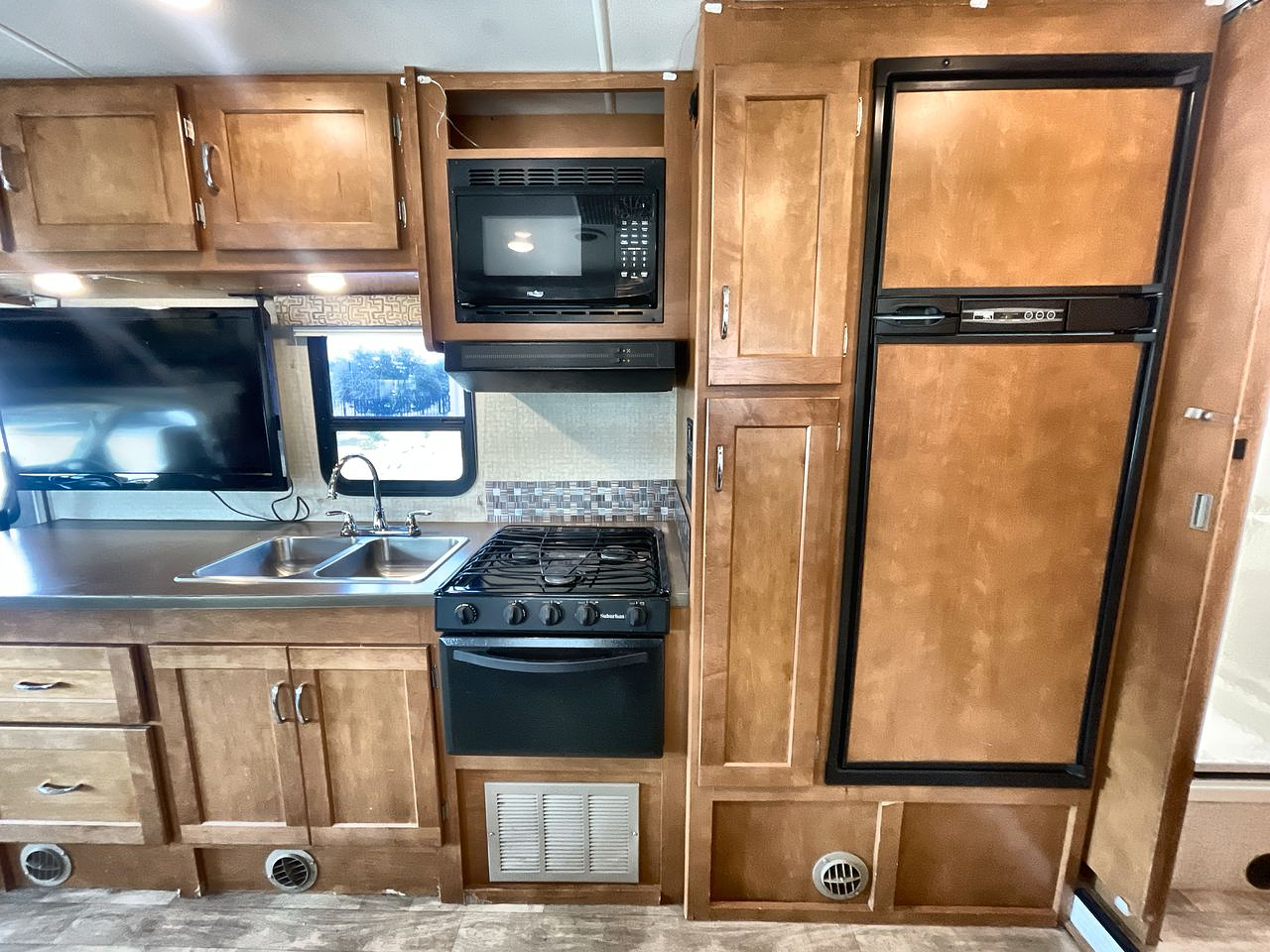 2018 WINNEBAGO MINNIE WINNIE 31K
