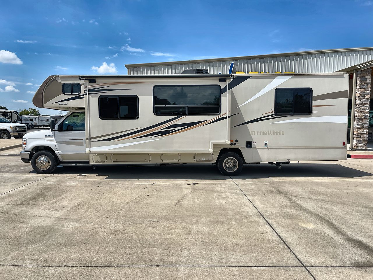 2018 WINNEBAGO MINNIE WINNIE 31K
