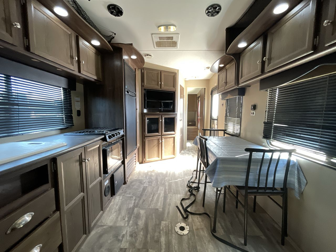 2015 DUTCHMEN RUBICON 2500