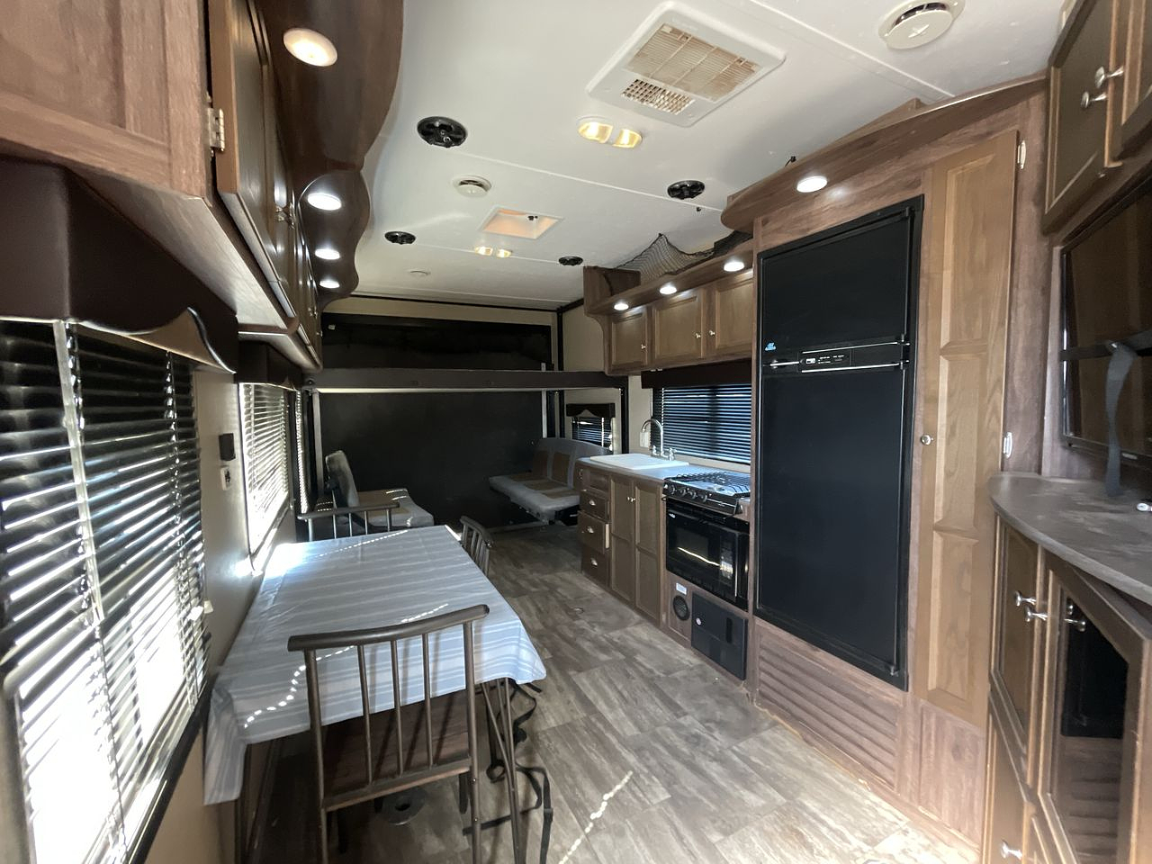 2015 DUTCHMEN RUBICON 2500