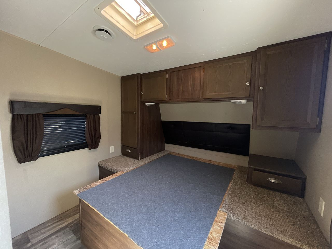 2015 DUTCHMEN RUBICON 2500