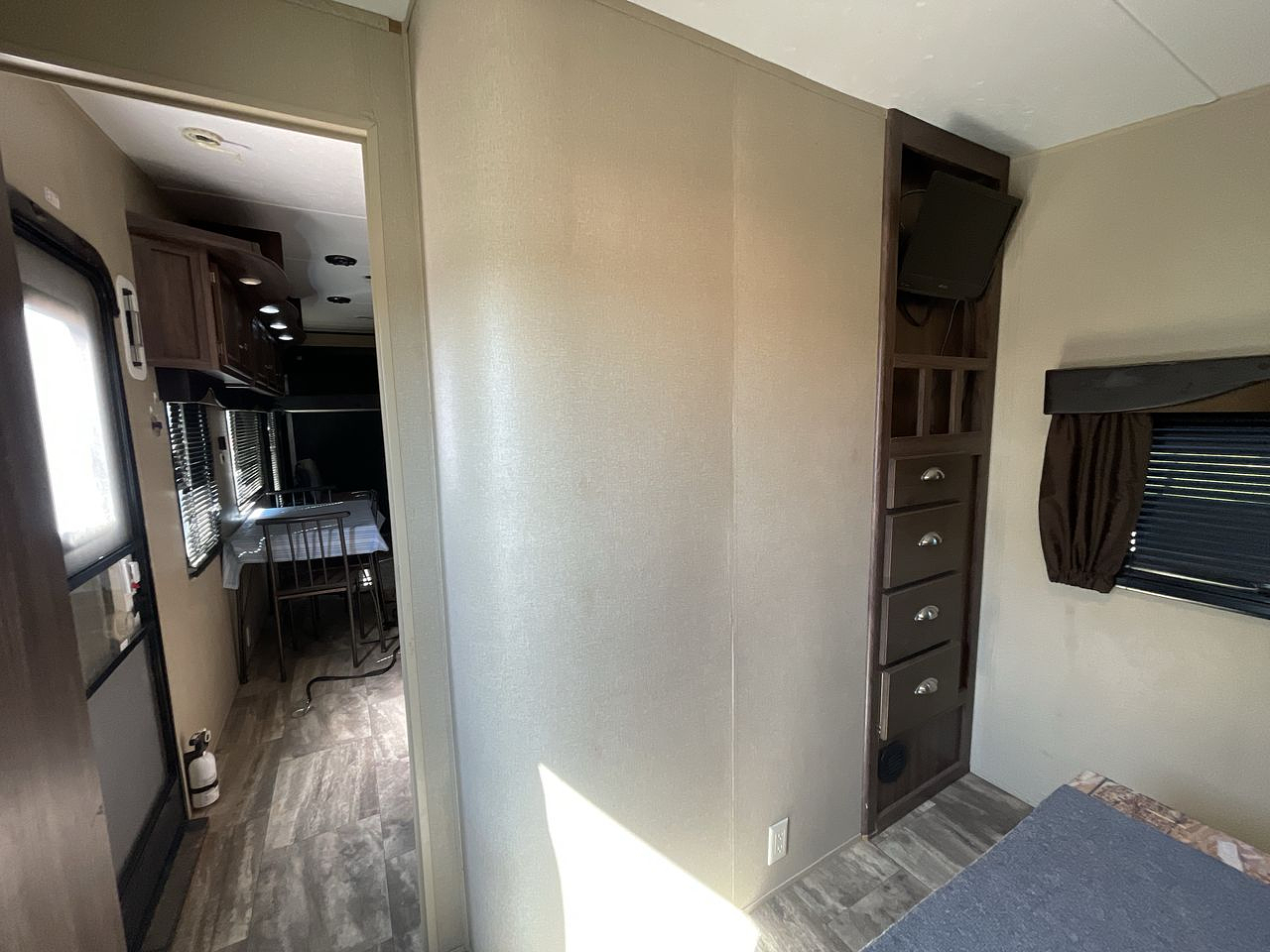 2015 DUTCHMEN RUBICON 2500