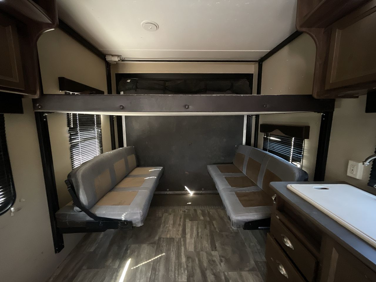 2015 DUTCHMEN RUBICON 2500