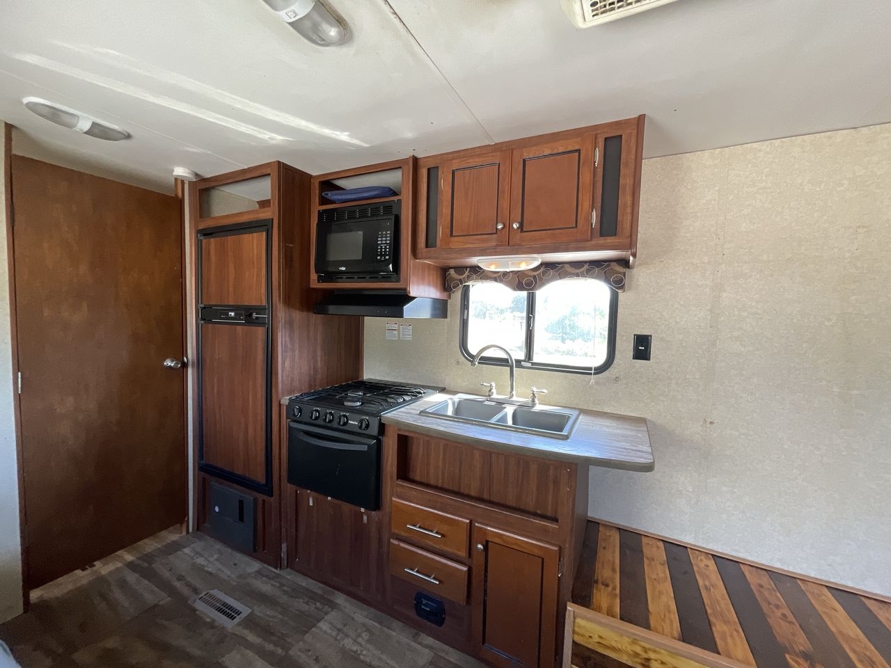 2015 HEARTLAND TRLRUNNER 24SLE