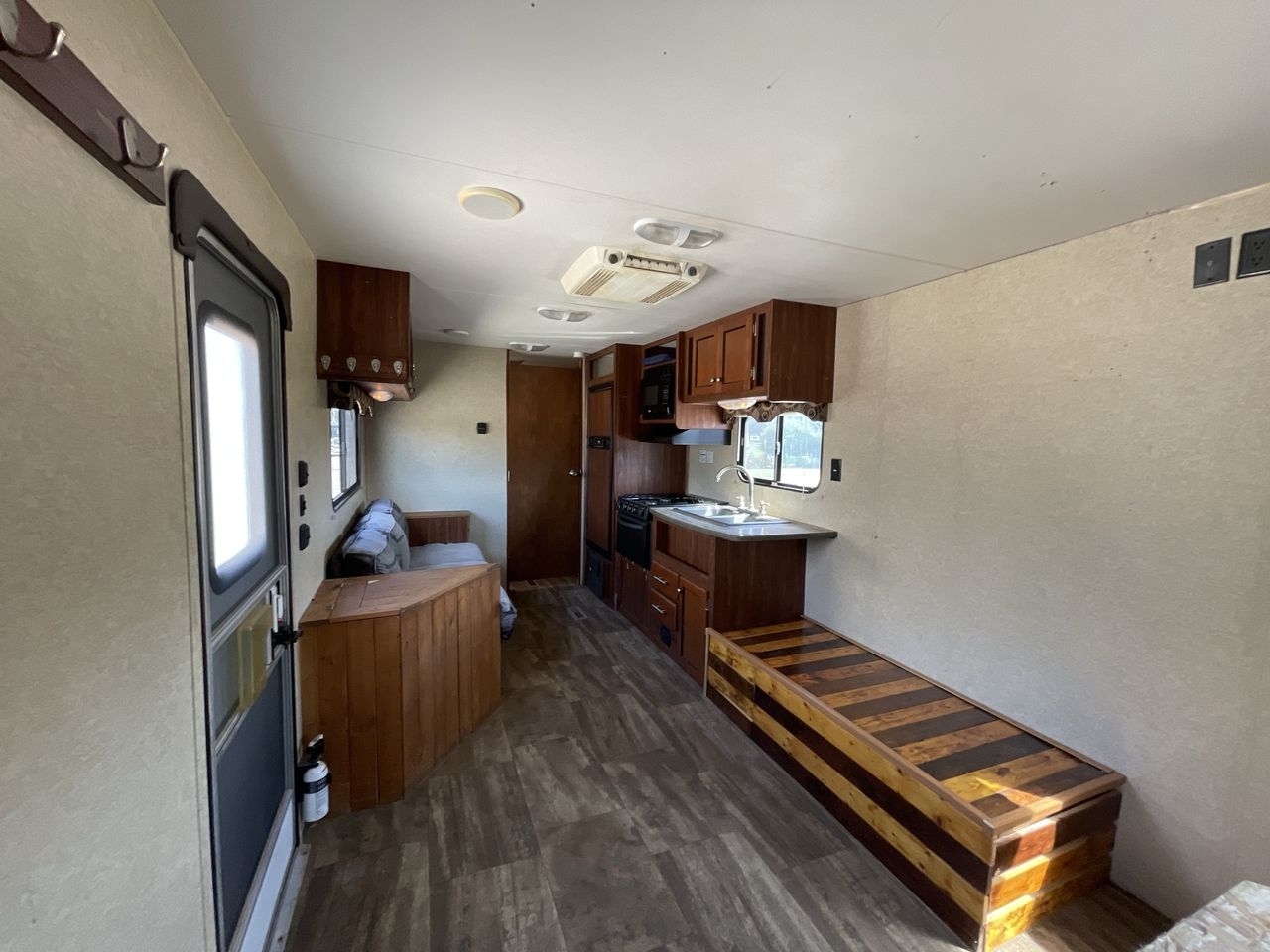 2015 HEARTLAND TRLRUNNER 24SLE