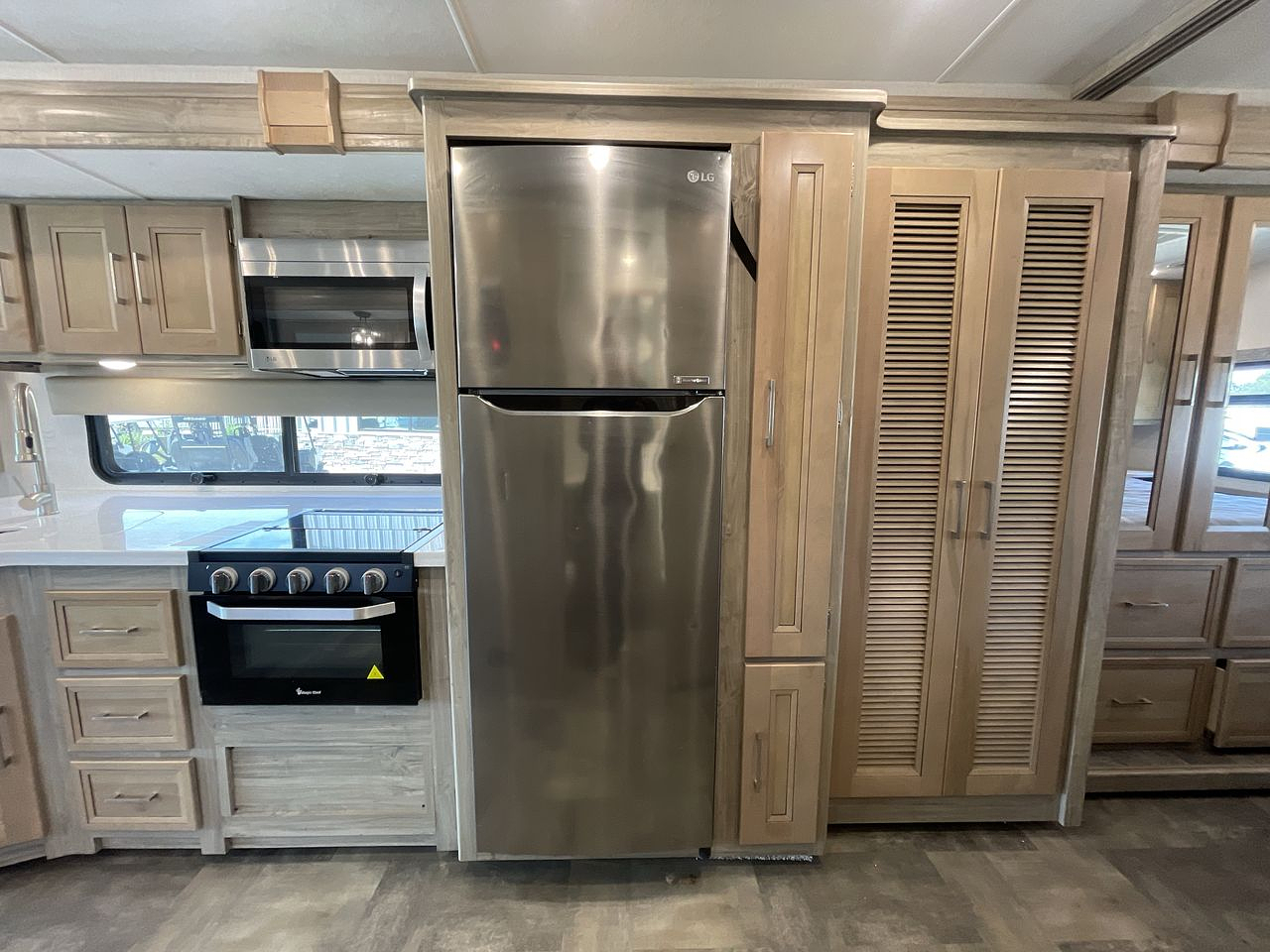 2019 COACHMEN MIRADA 350S