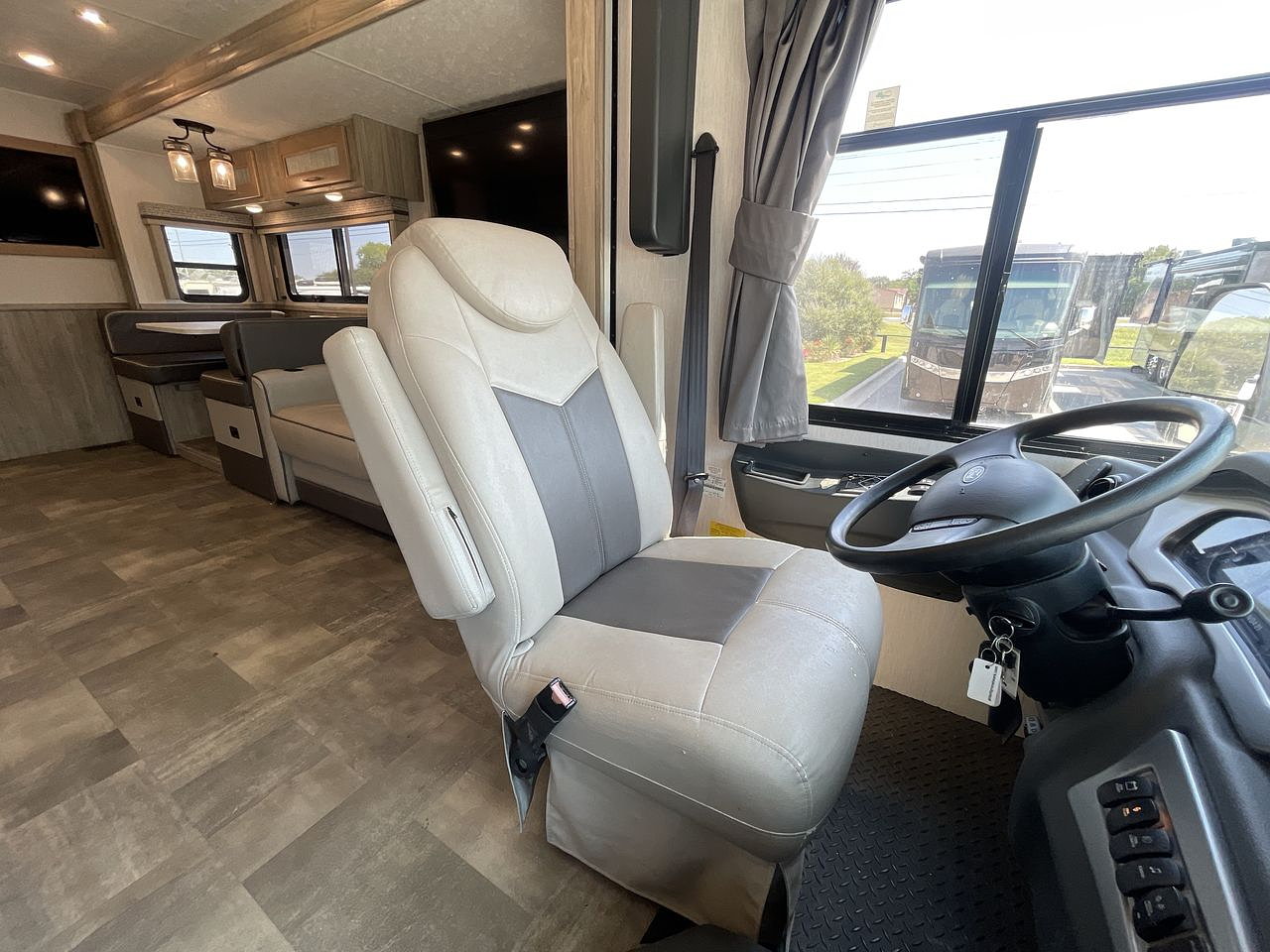 2019 COACHMEN MIRADA 350S