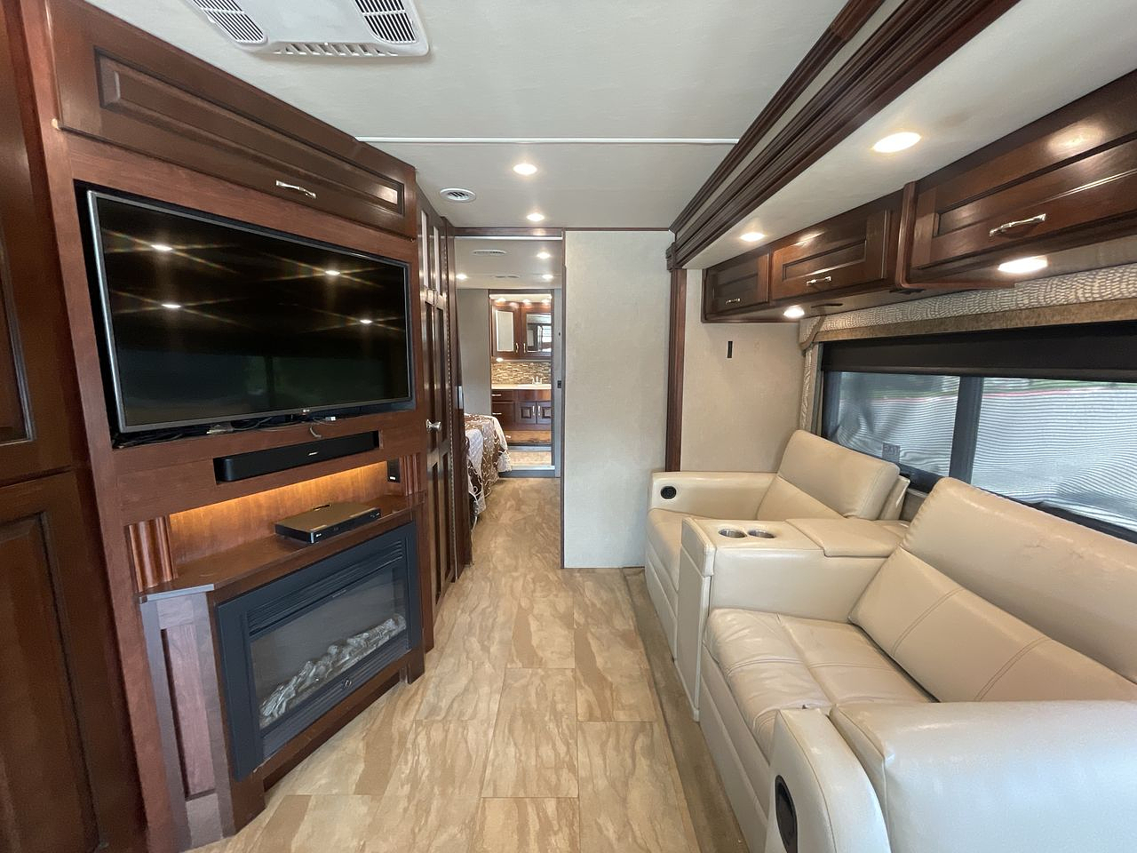 2017 HOLIDAY RAMBLER NAVIGATOR 36U