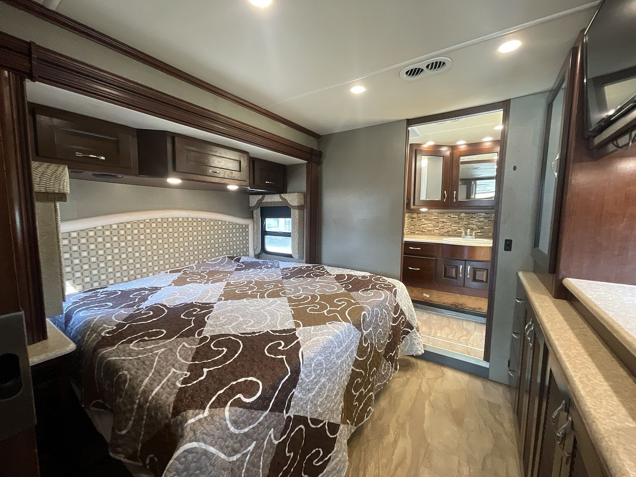 2017 HOLIDAY RAMBLER NAVIGATOR 36U
