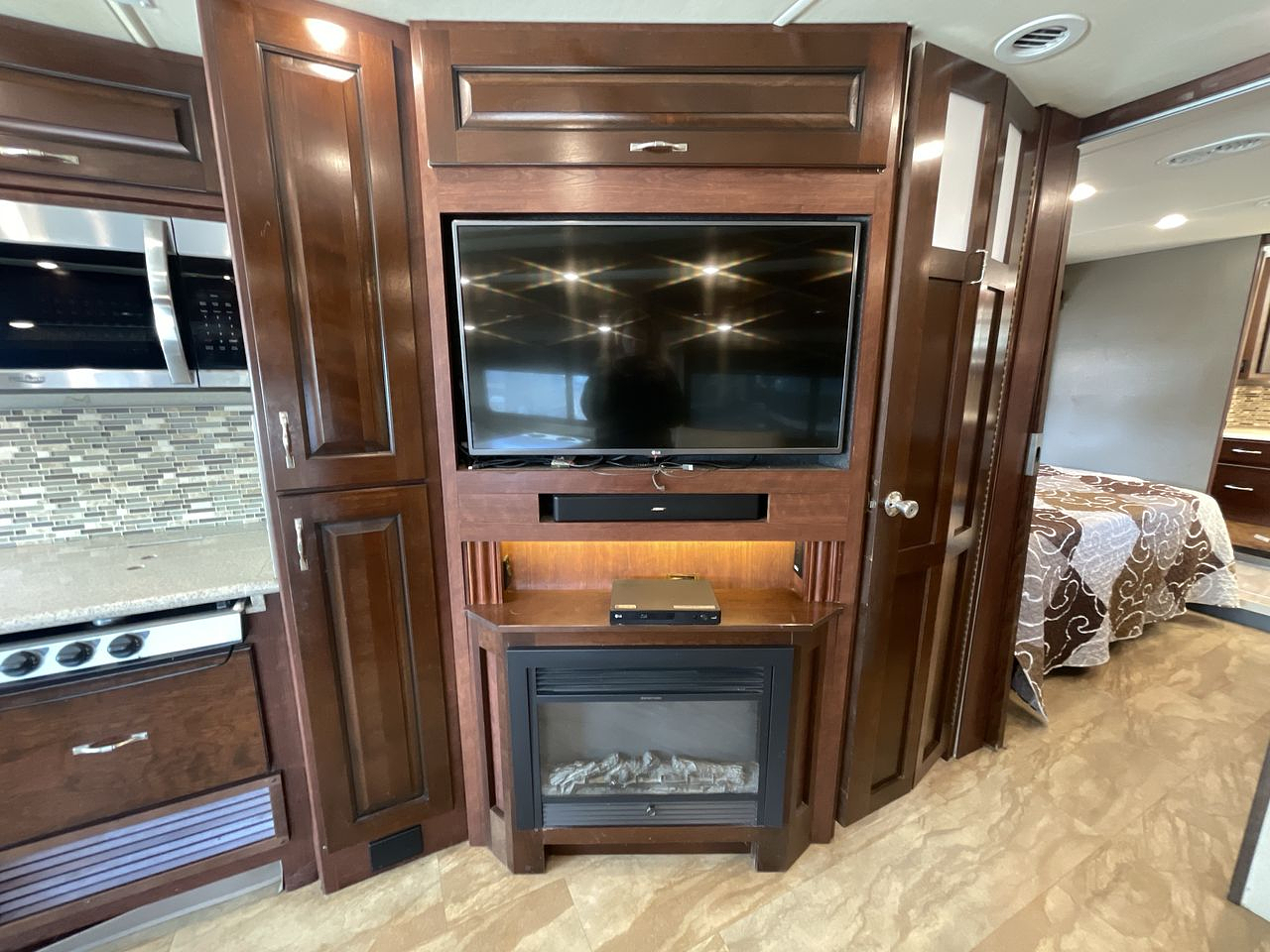 2017 HOLIDAY RAMBLER NAVIGATOR 36U