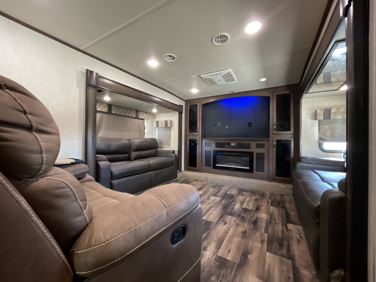 2019 FOREST RIVER SANDPIPER 379FLOK