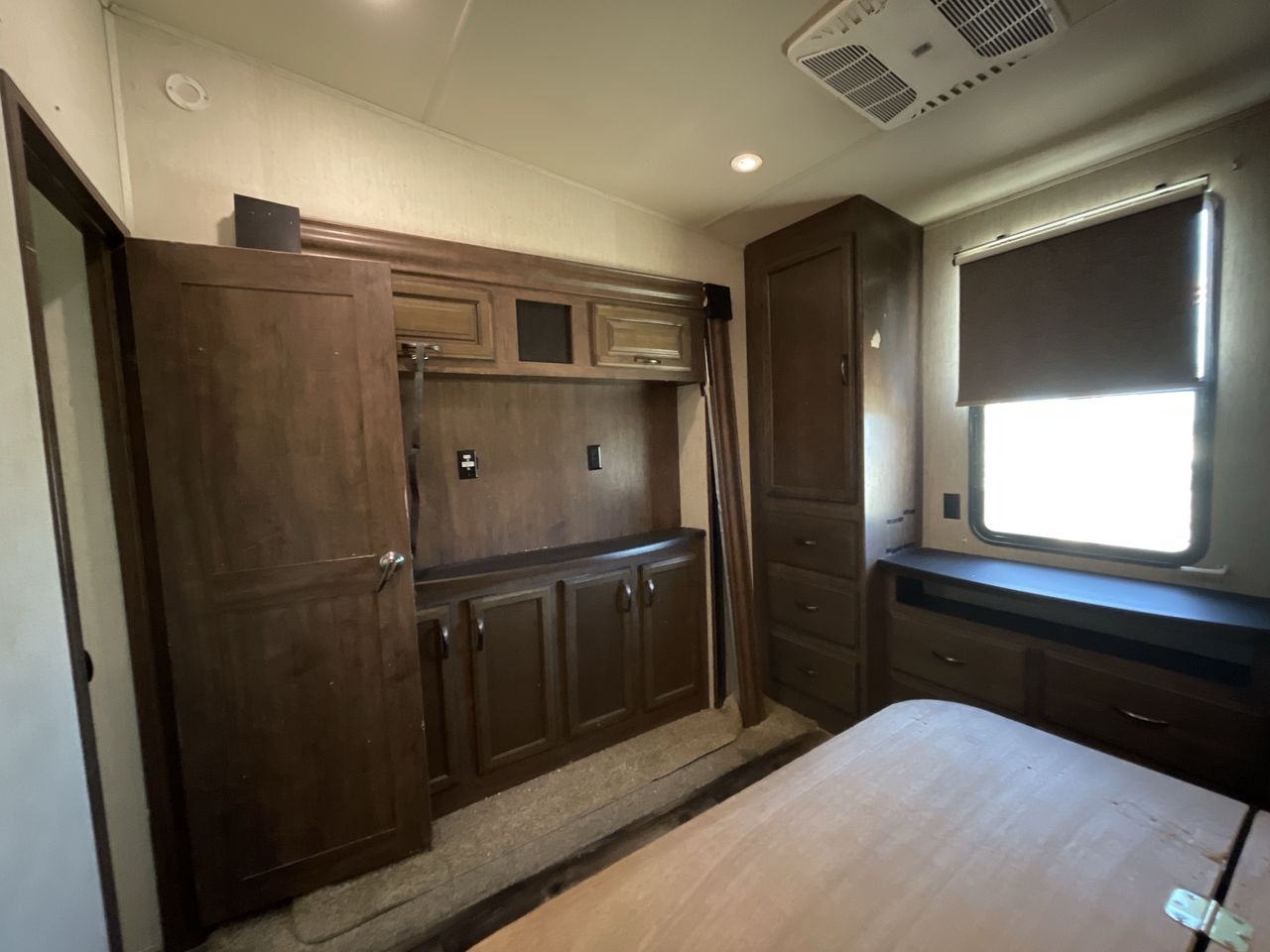 2019 FOREST RIVER SANDPIPER 379FLOK