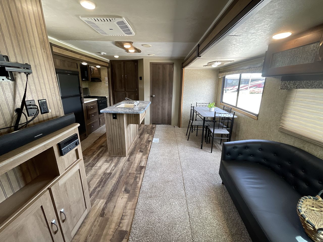 2017 FOREST RIVER PUMA 32DBKS