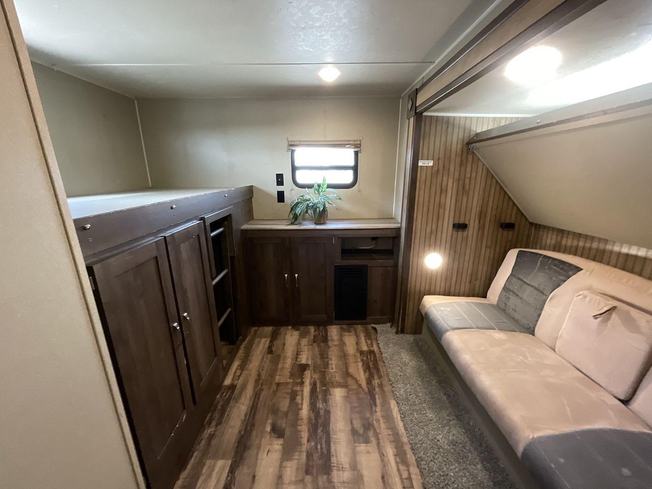 2017 FOREST RIVER PUMA 32DBKS
