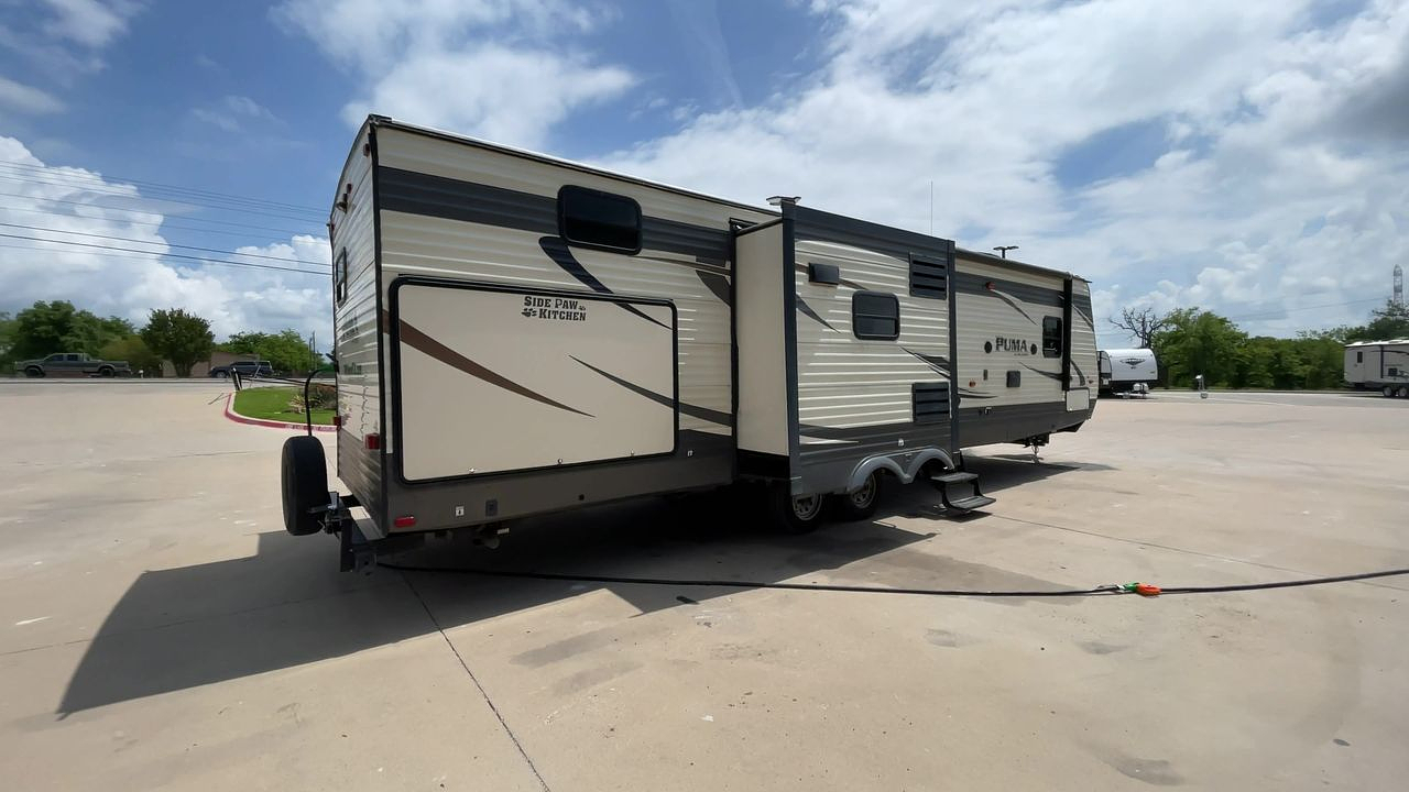2017 FOREST RIVER PUMA 32DBKS