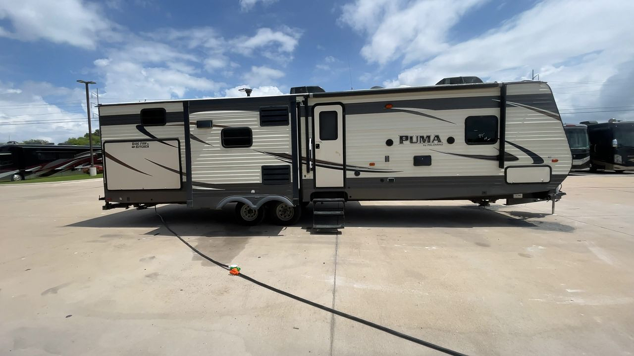 2017 FOREST RIVER PUMA 32DBKS