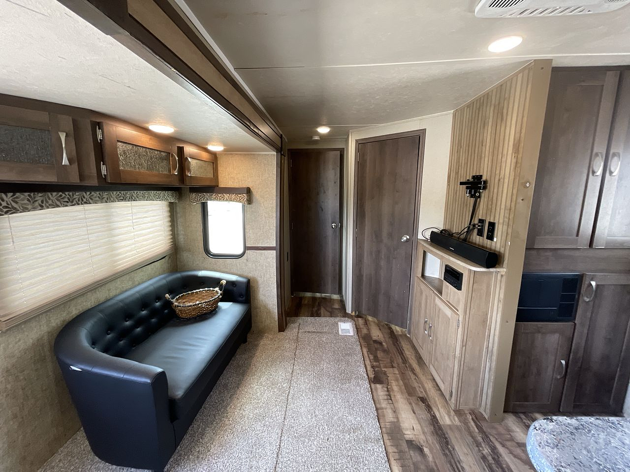 2017 FOREST RIVER PUMA 32DBKS