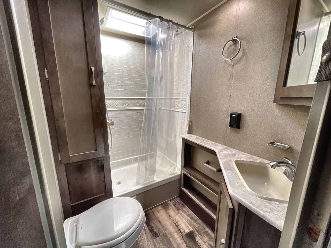 2017 PUMA XLITE28FQDB