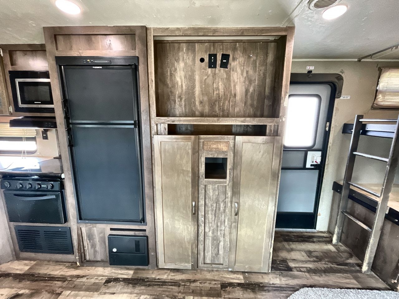 2017 PUMA XLITE28FQDB