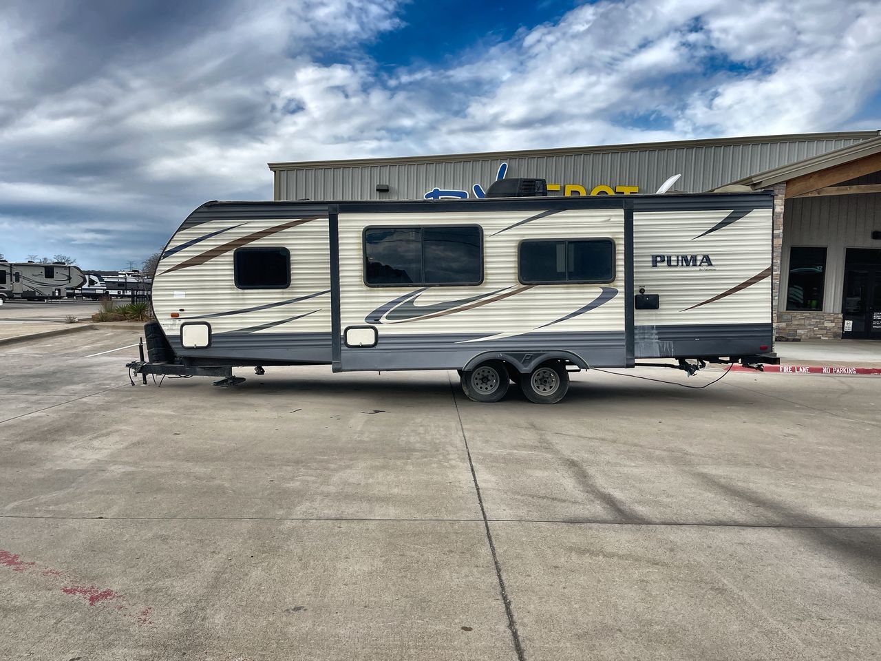 2017 PUMA XLITE28FQDB