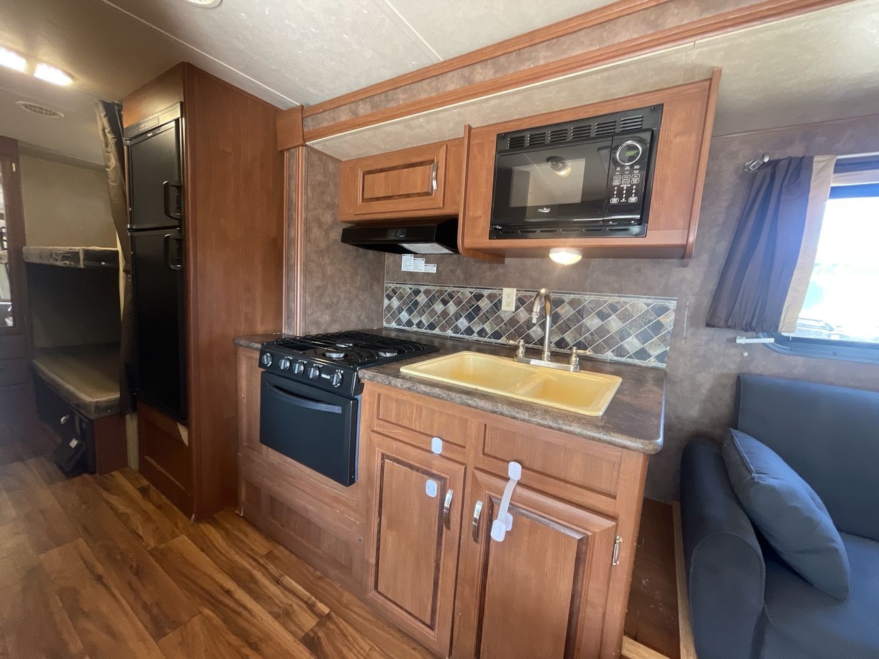 2015 FOREST RIVER WILDWOOD 281QBXL