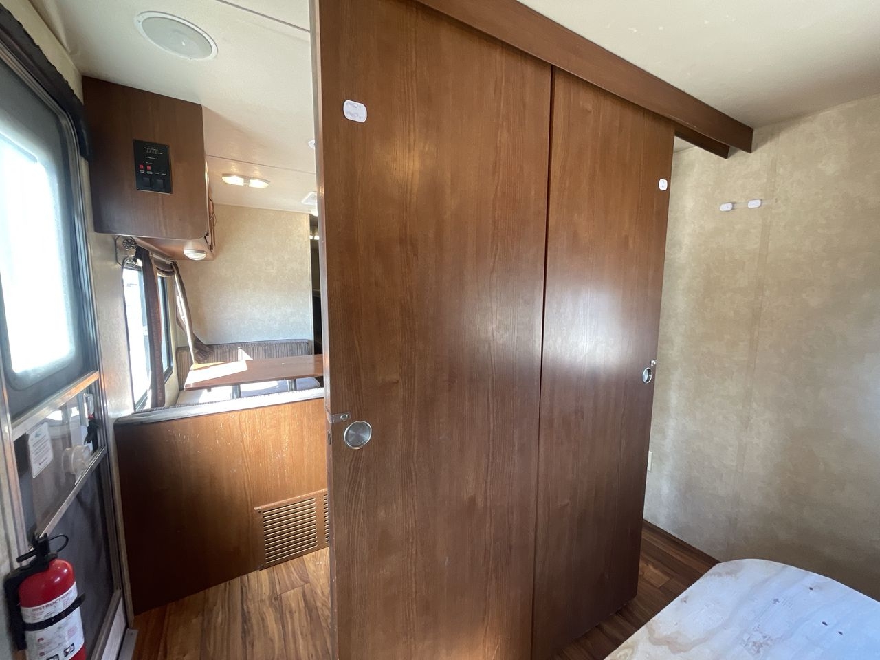 2015 FOREST RIVER WILDWOOD 281QBXL