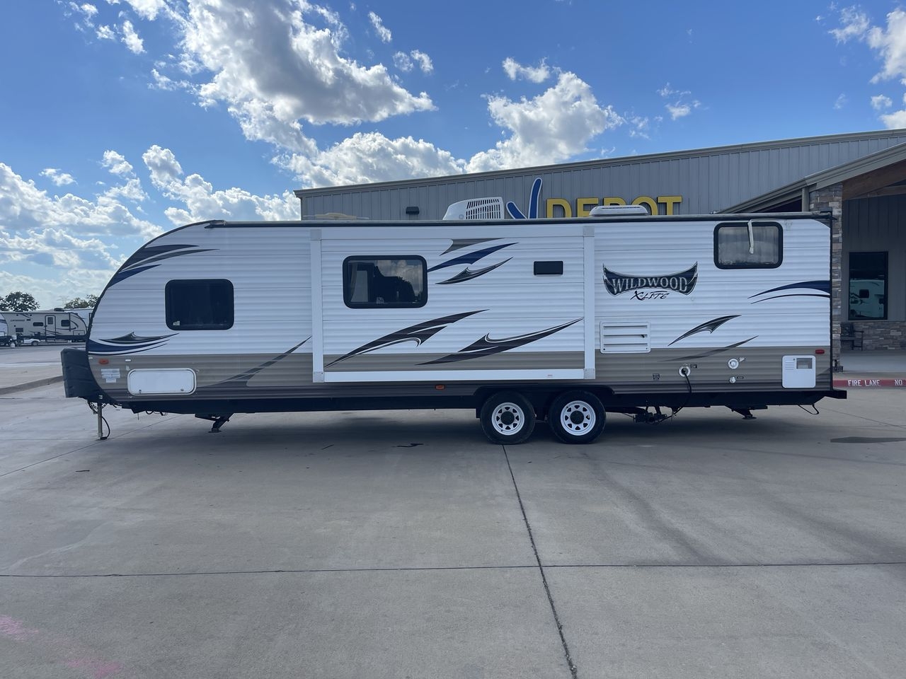 2015 FOREST RIVER WILDWOOD 281QBXL