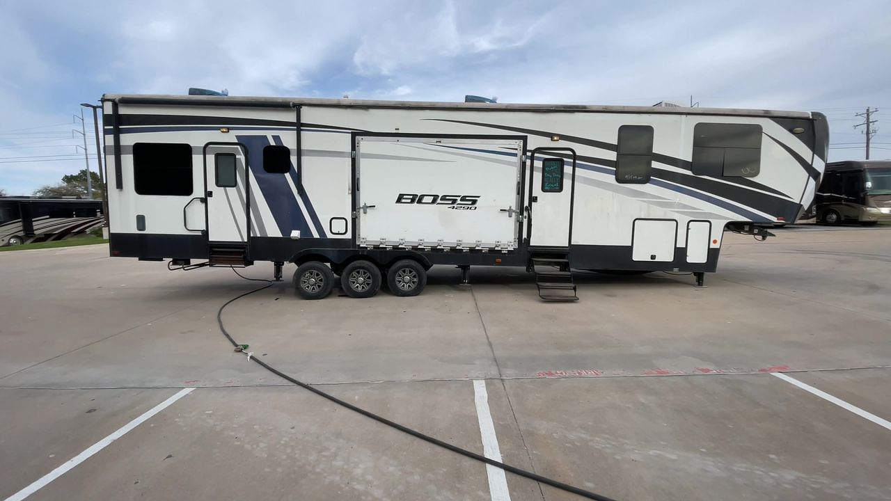 2017 HEARTLAND BOSS 4290