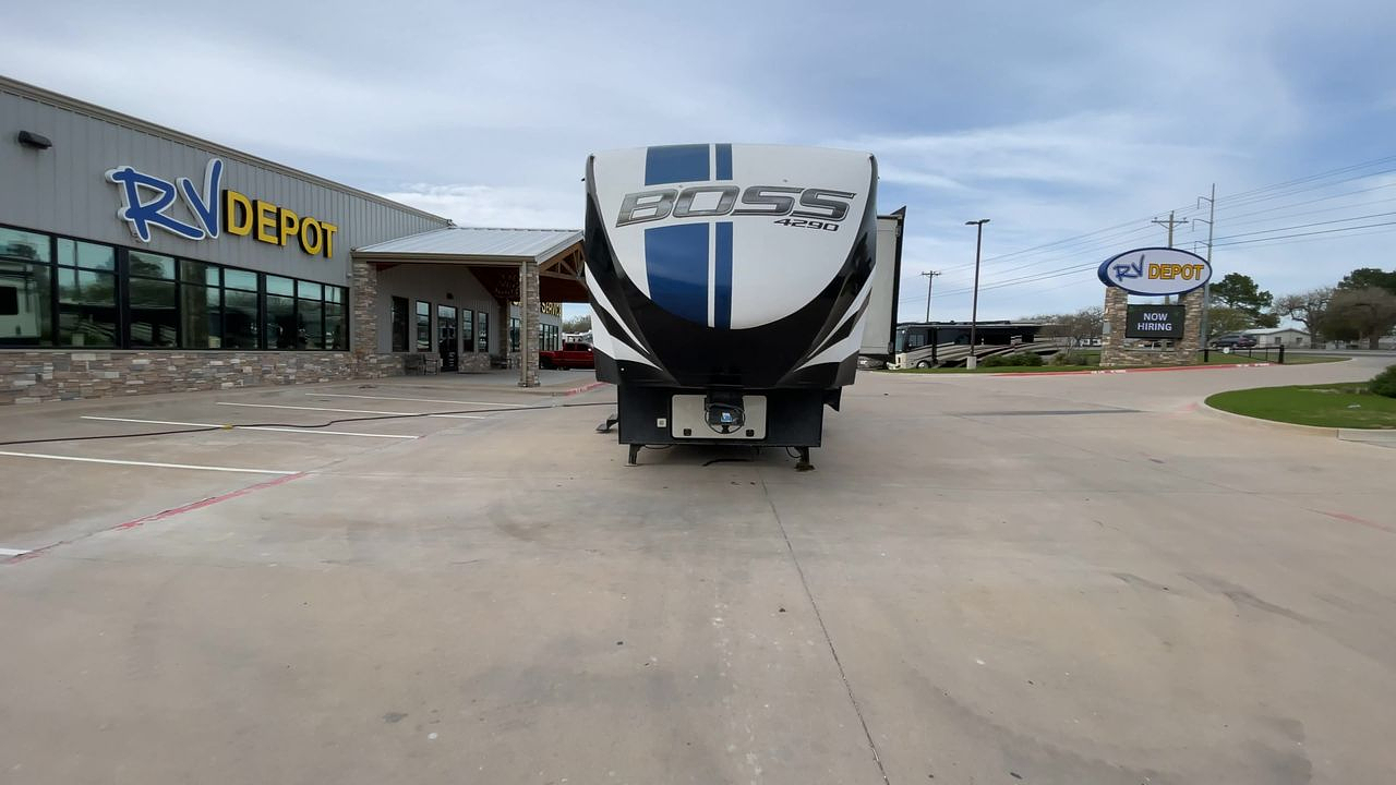 2017 HEARTLAND BOSS 4290