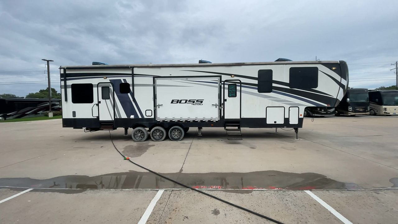 2017 HEARTLAND BOSS 4290