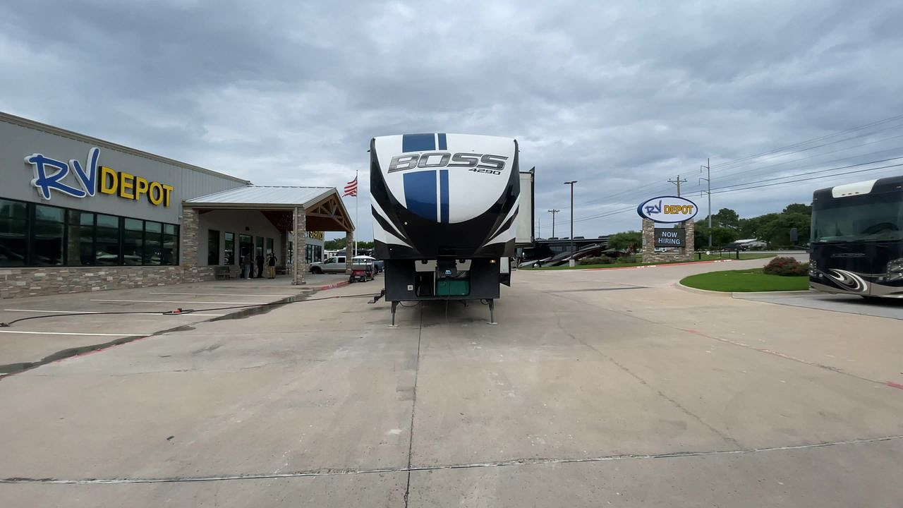 2017 HEARTLAND BOSS 4290