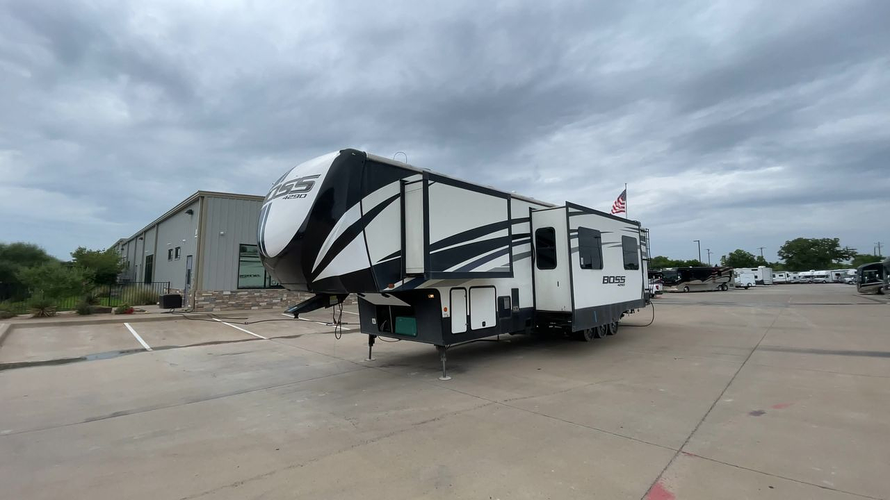 2017 HEARTLAND BOSS 4290