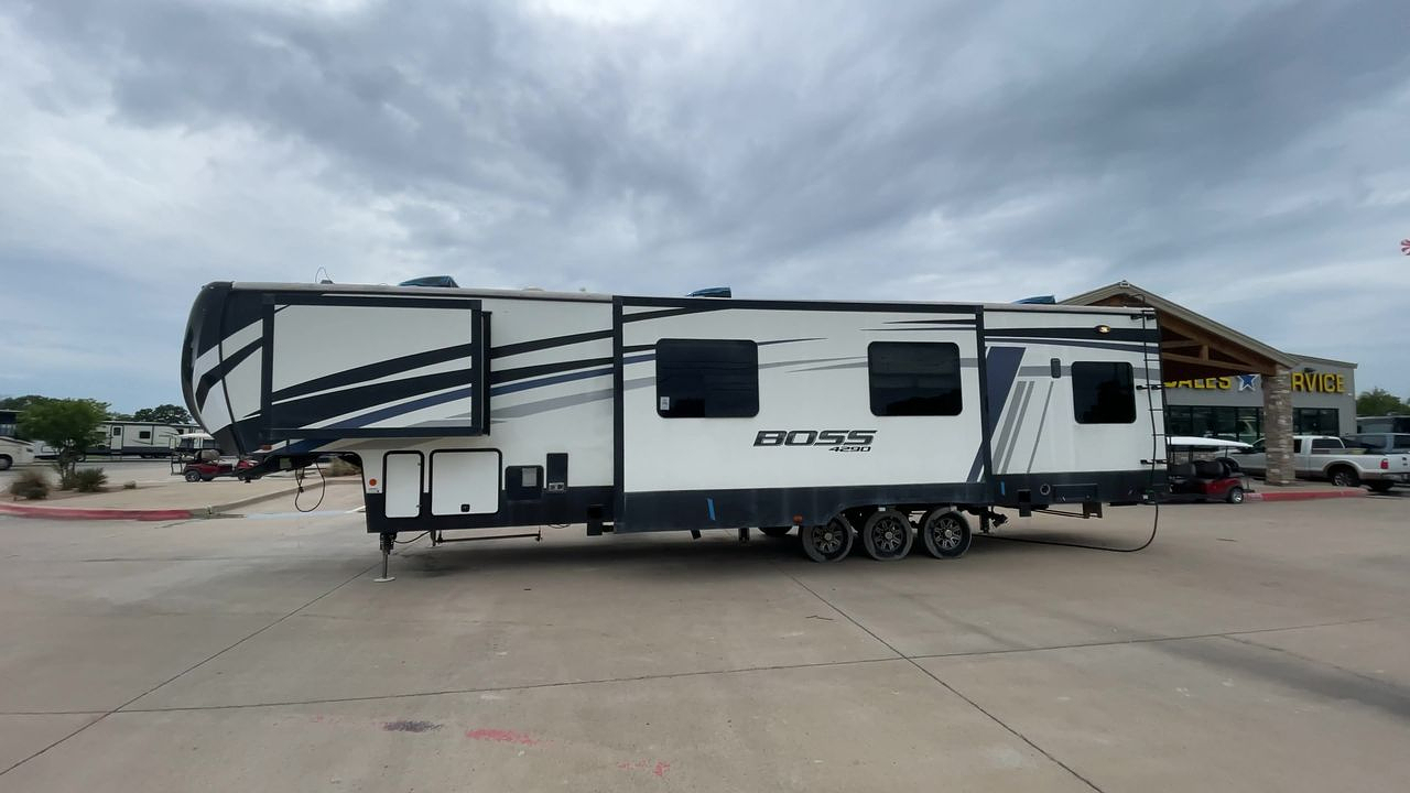 2017 HEARTLAND BOSS 4290